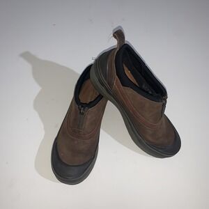 Clarks Muckers Womens 7.5 Brown Suede Slip On Waterproof Zip Casual Shoes